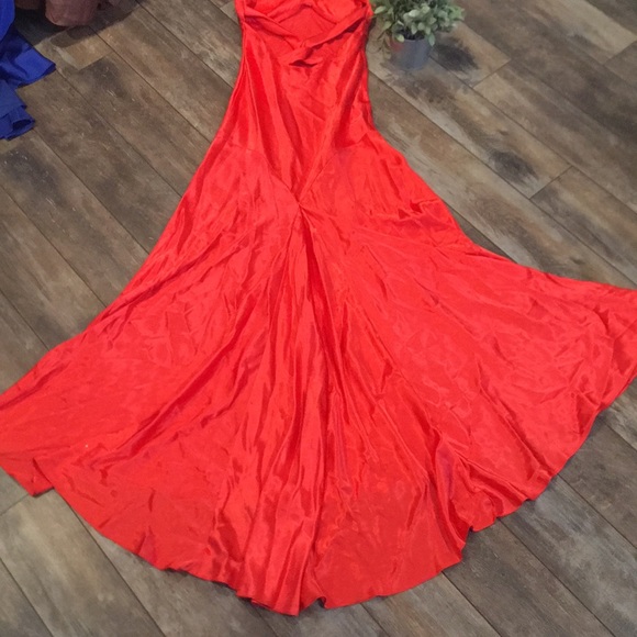 Bright orange red satin prom dress - Picture 5 of 7
